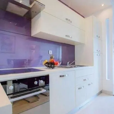 Stylish Suburb With Private Parking & Wifi, Between Centre And Brijuni Pristine Seaside *