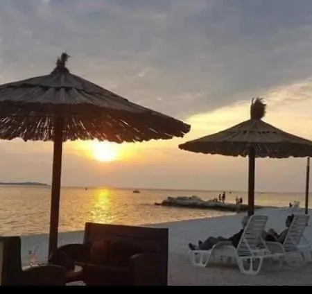 Stylish Suburb With Private Parking & Wifi, Between Centre And Brijuni Pristine Seaside * Pula