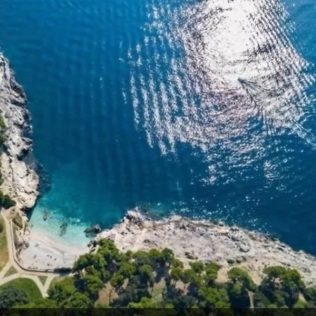 Stylish Suburb With Private Parking & Wifi, Between Centre And Brijuni Pristine Seaside Apartment