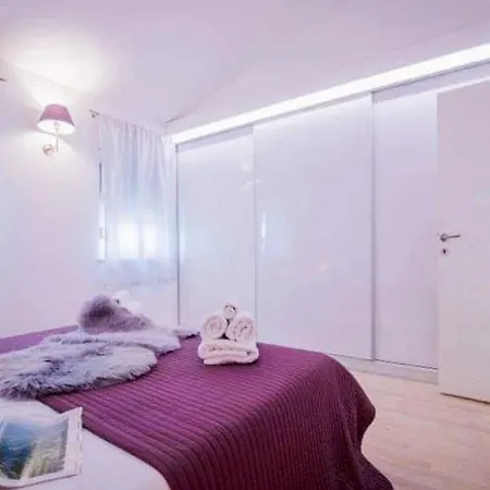 Apartment Stylish Suburb With Private Parking & Wifi, Between Centre And Brijuni Pristine Seaside