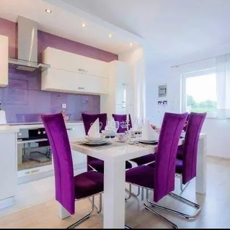 Lejlighed Stylish Suburb With Private Parking & Wifi, Between Centre And Brijuni Pristine Seaside