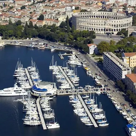 Lejlighed Stylish Suburb With Private Parking & Wifi, Between Centre And Brijuni Pristine Seaside