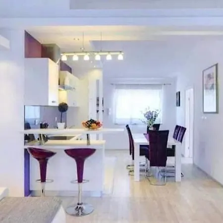Stylish Suburb With Private Parking & Wifi, Between Centre And Brijuni Pristine Seaside Lejlighed Pula